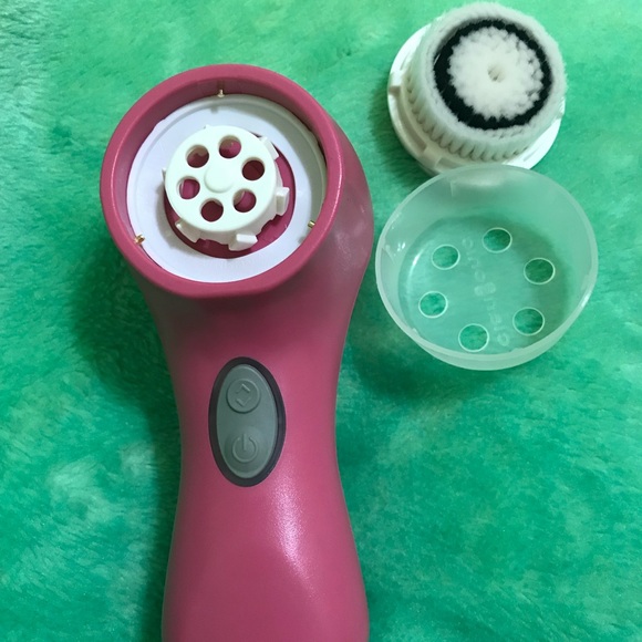 Clarisonic Mia 2 Facial Cleansing Brush - Picture 1 of 3